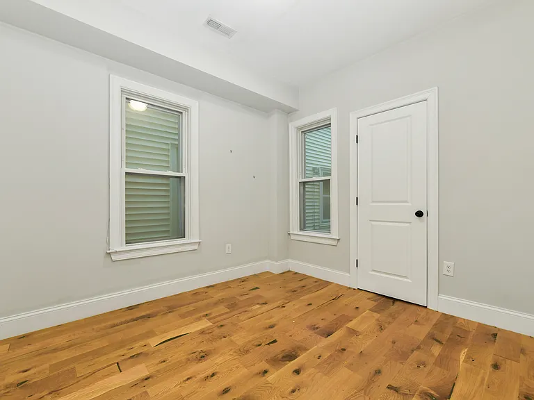 322 Saratoga St #2 — Photo 5