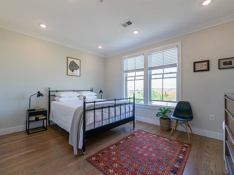464 Sumner St #3 — Photo 5