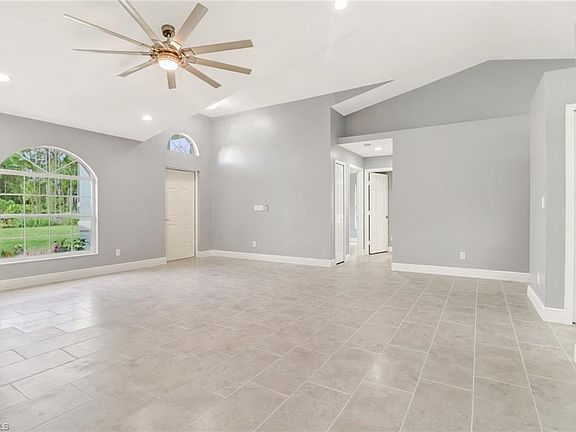 4th image of 2545 27th Ave NE
