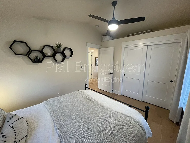 6517 SE Woodstock Blvd #B — Photo 12