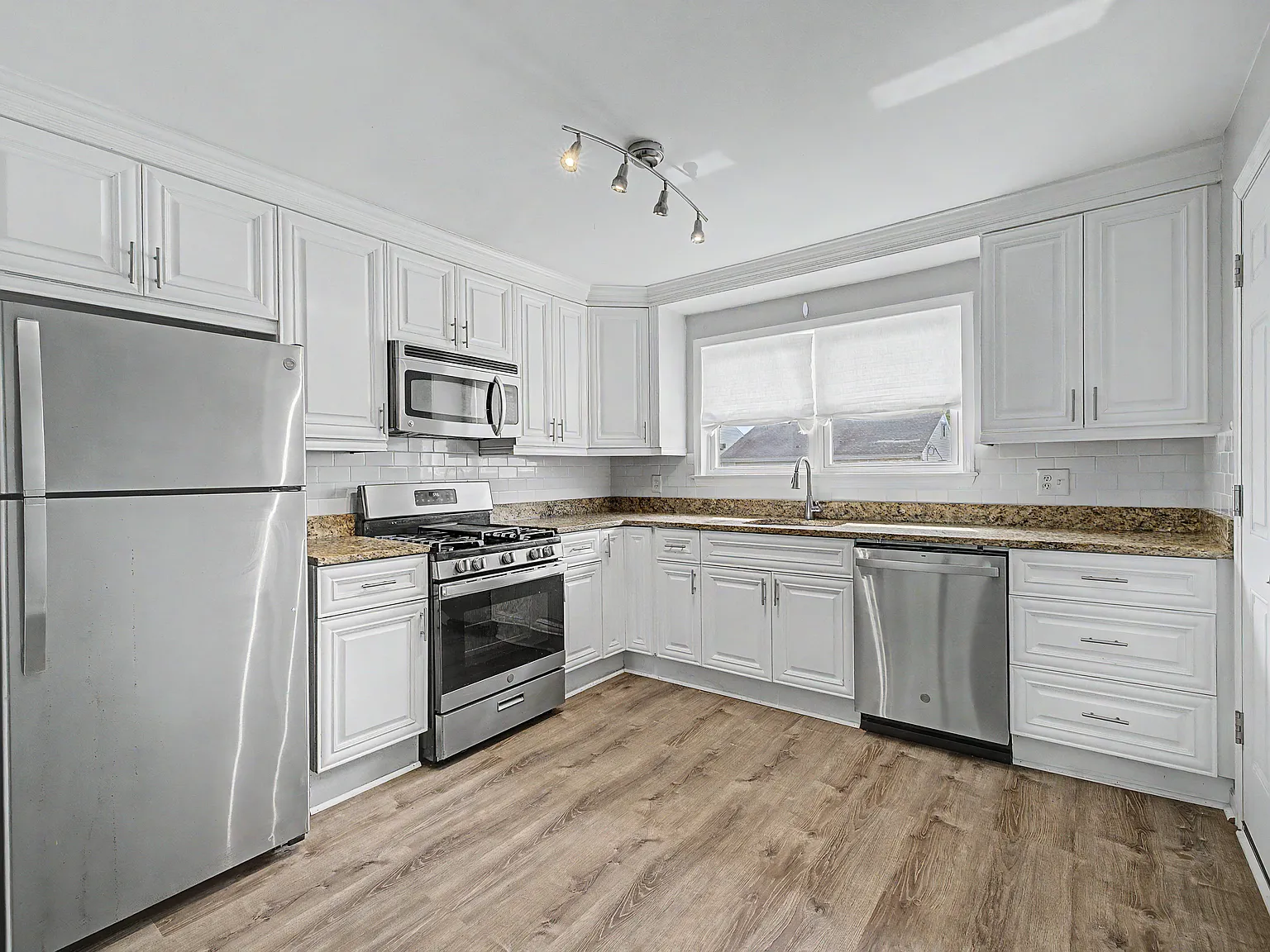 2 bed, 1108 sqft, $2,750 — Photo 4