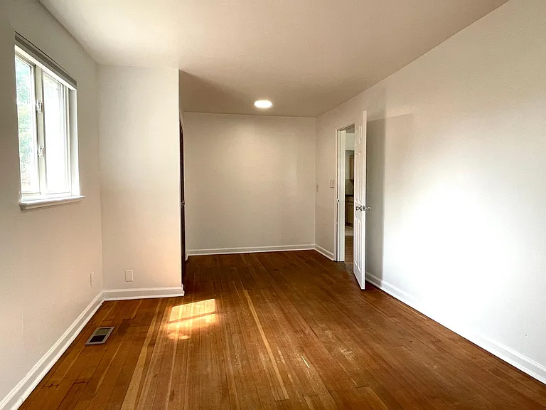 4895 Beach Ct — Photo 12