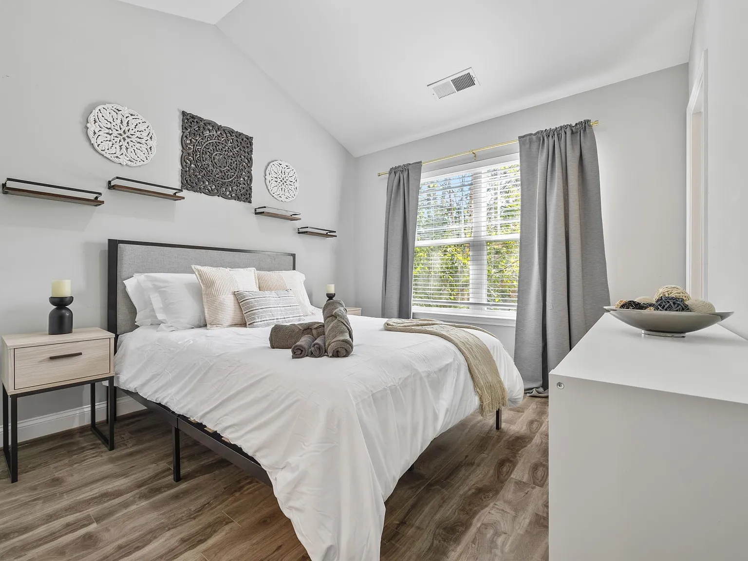 1365 Memorial Dr SE — Photo 4