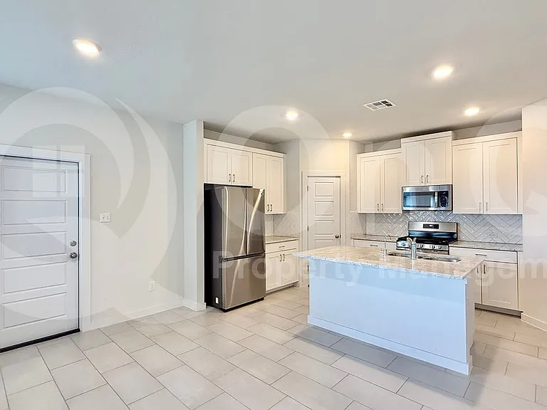 103 Hackberry Branch Dr — Photo 4