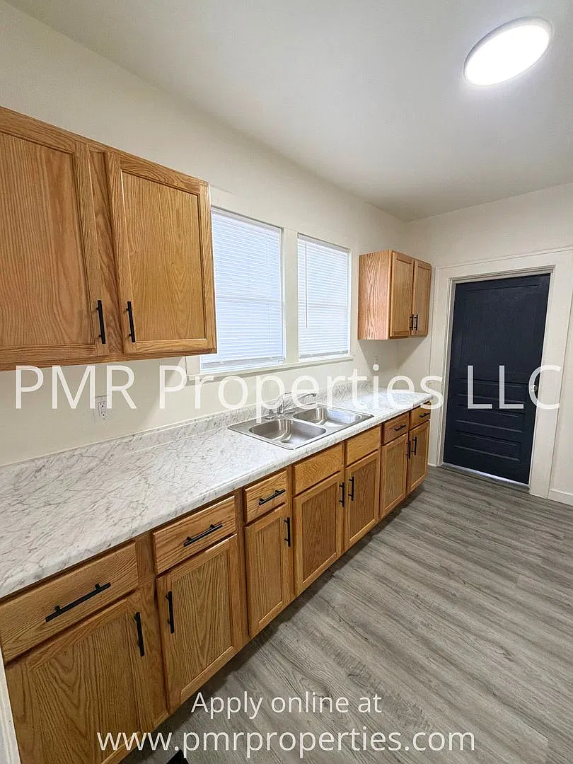 2 Bedrooms/1 Bathroom House — Photo 4