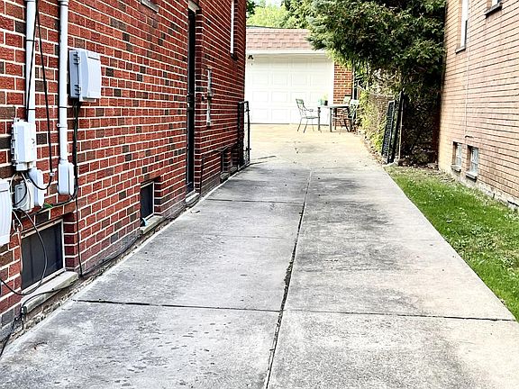 4th image of 12101 Marguerite Ave #Up