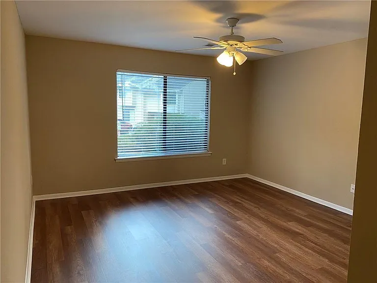 2207 Surrey Ct SE — Photo 12