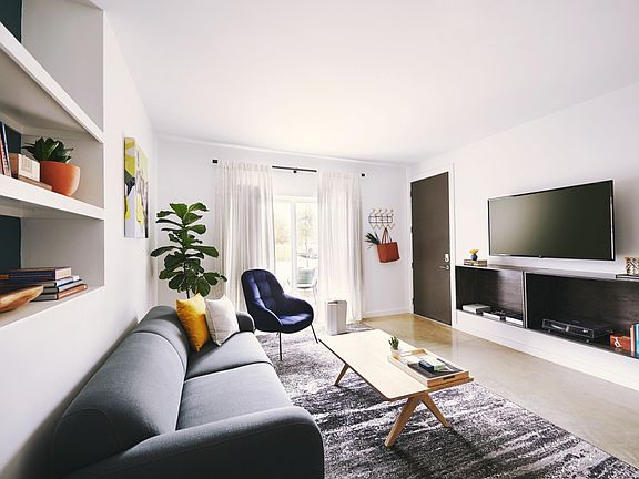 4th image of 903 SE Brick Ave #6-204