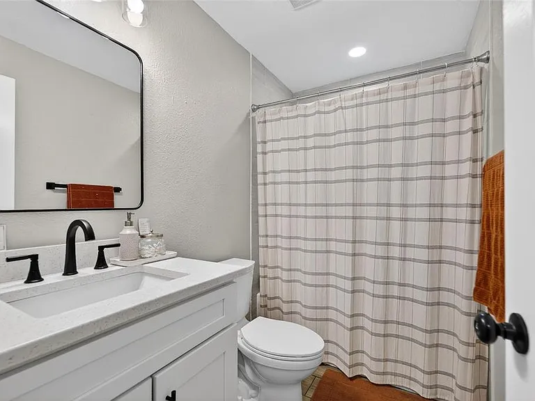 5502 Peach Ave — Photo 32