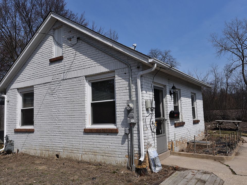 1st image of 825 Burton Ave