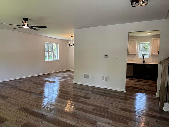 3rd image of 551 Parkwood Dr
