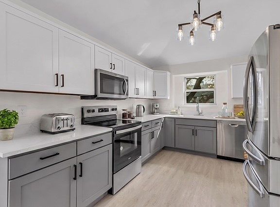 4th image of 4426 San Fernando Ln