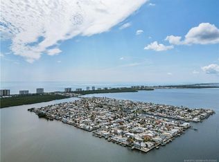 135 Nettles Blvd, Jensen Beach, FL 34957