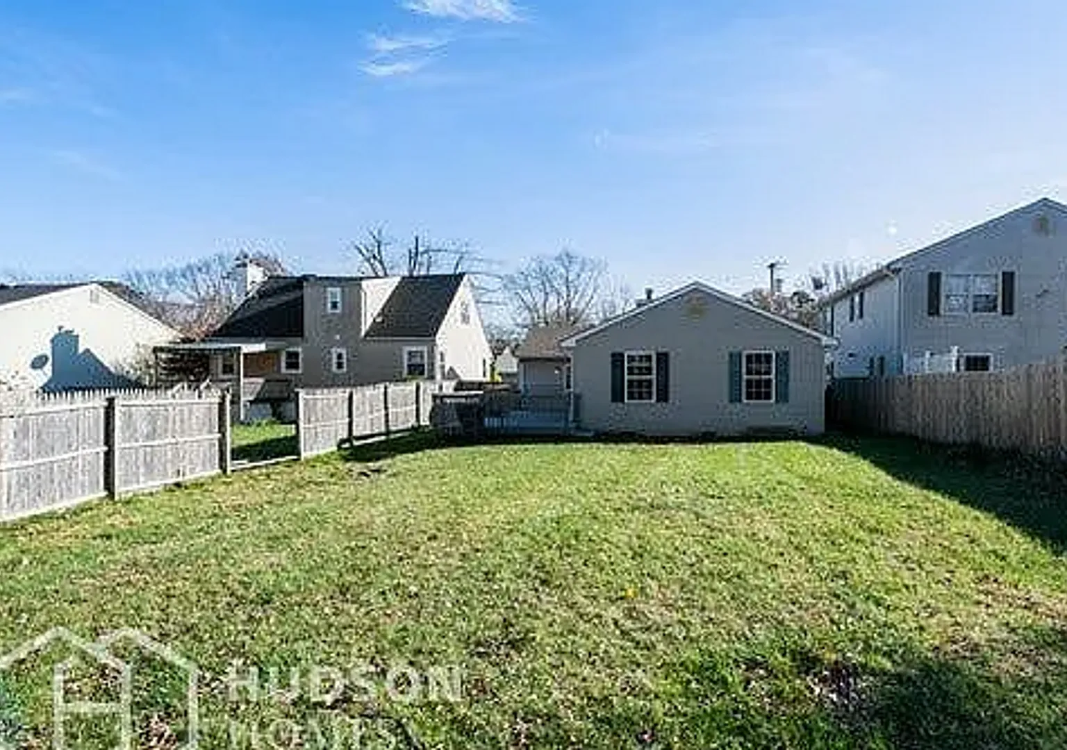 Beautiful 4 Bedroom Single Family House for Rent in Brick! — Photo 2