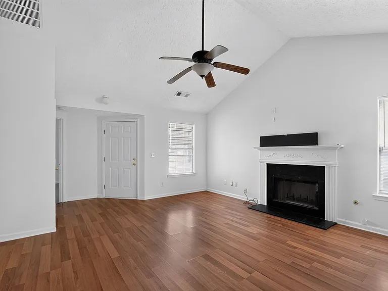 327 Autumn Lake Dr — Photo 6