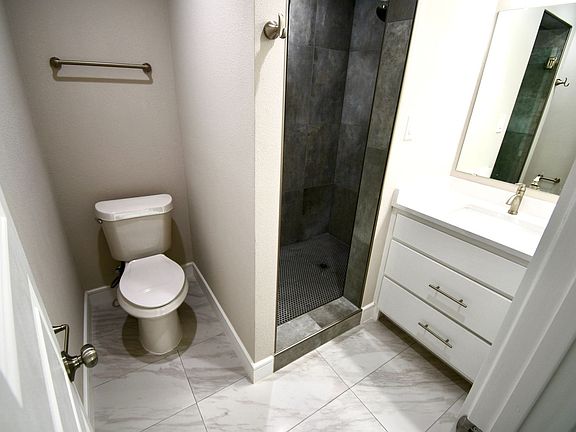 5th image of 213 E Scotland Dr