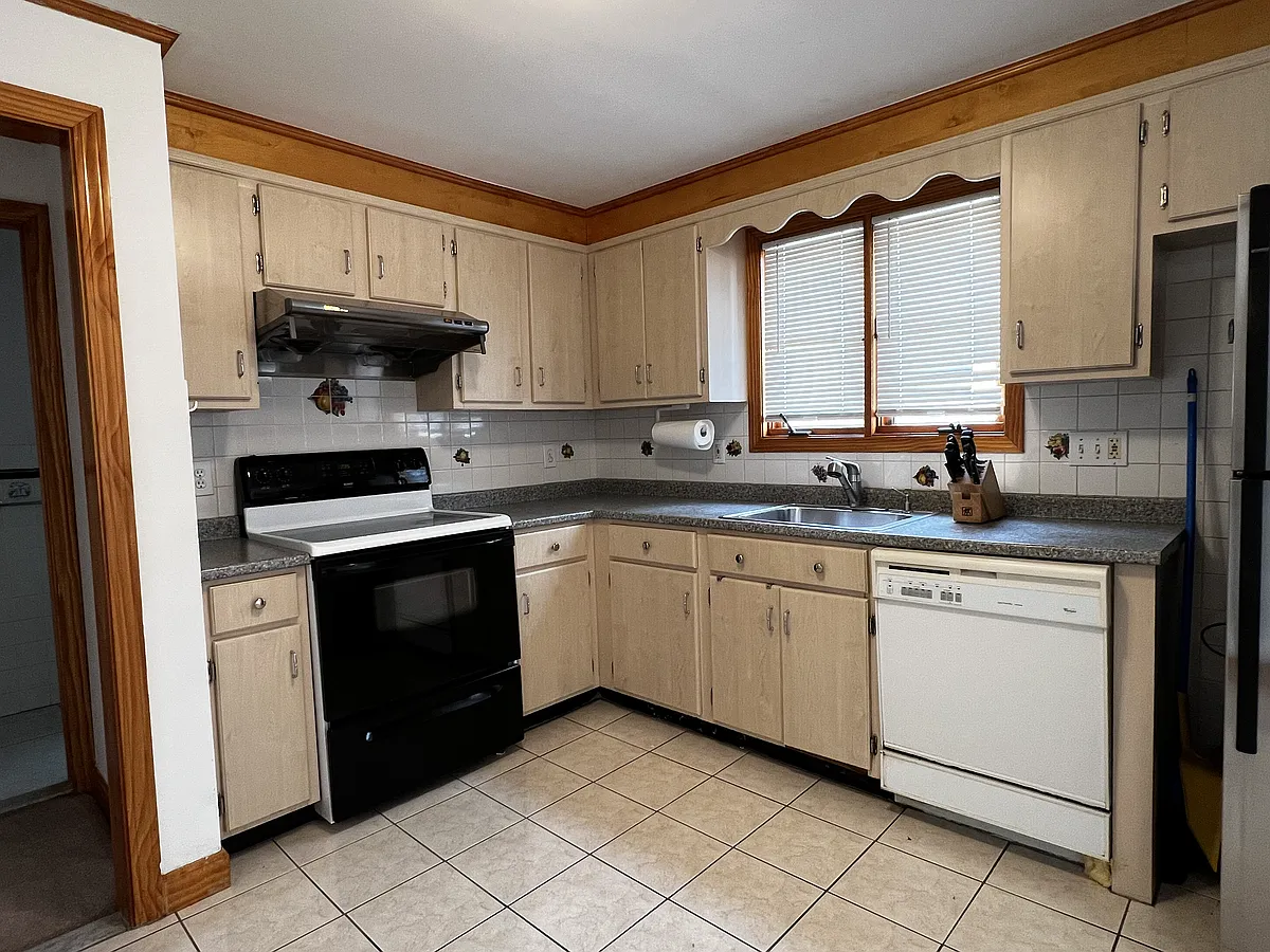 Building Photo - 48 Kingcrest Ter