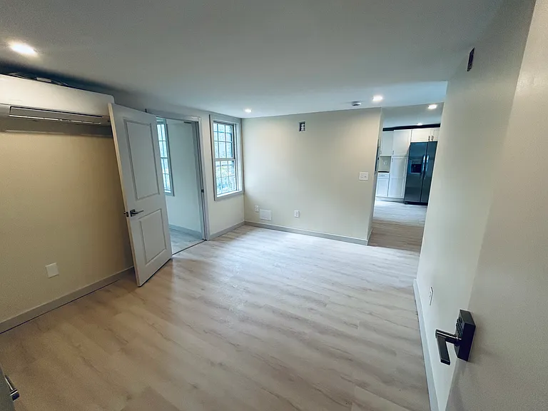 50 King St #3 — Photo 14