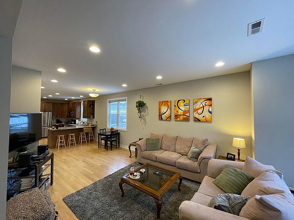 3rd image of 2716 W Armitage Ave #1