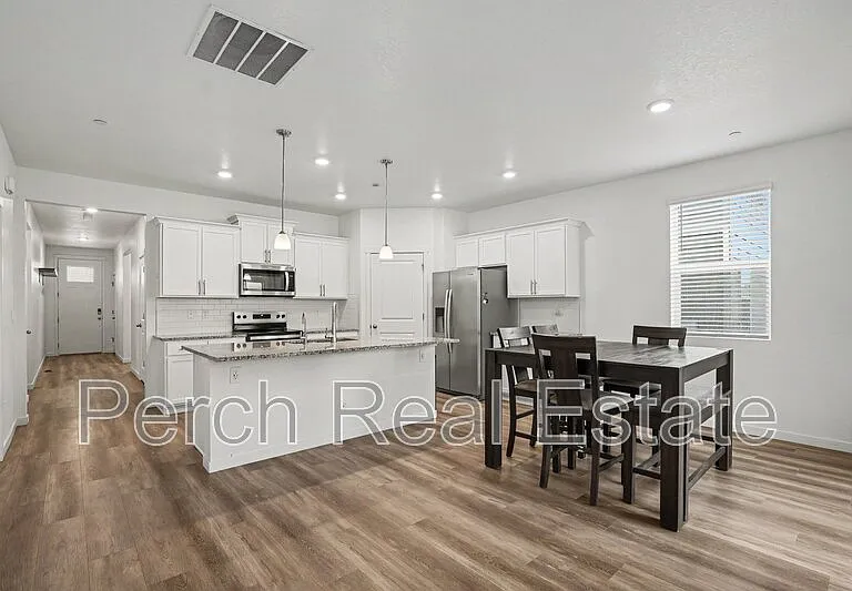 9892 Cathay St — Photo 4