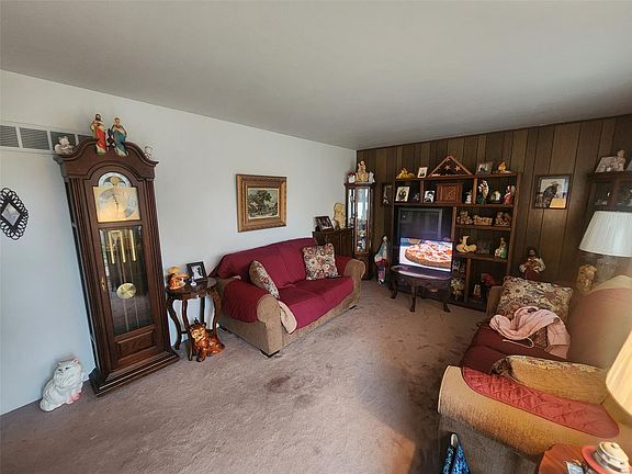 3rd image of 1275 Bobolink Dr