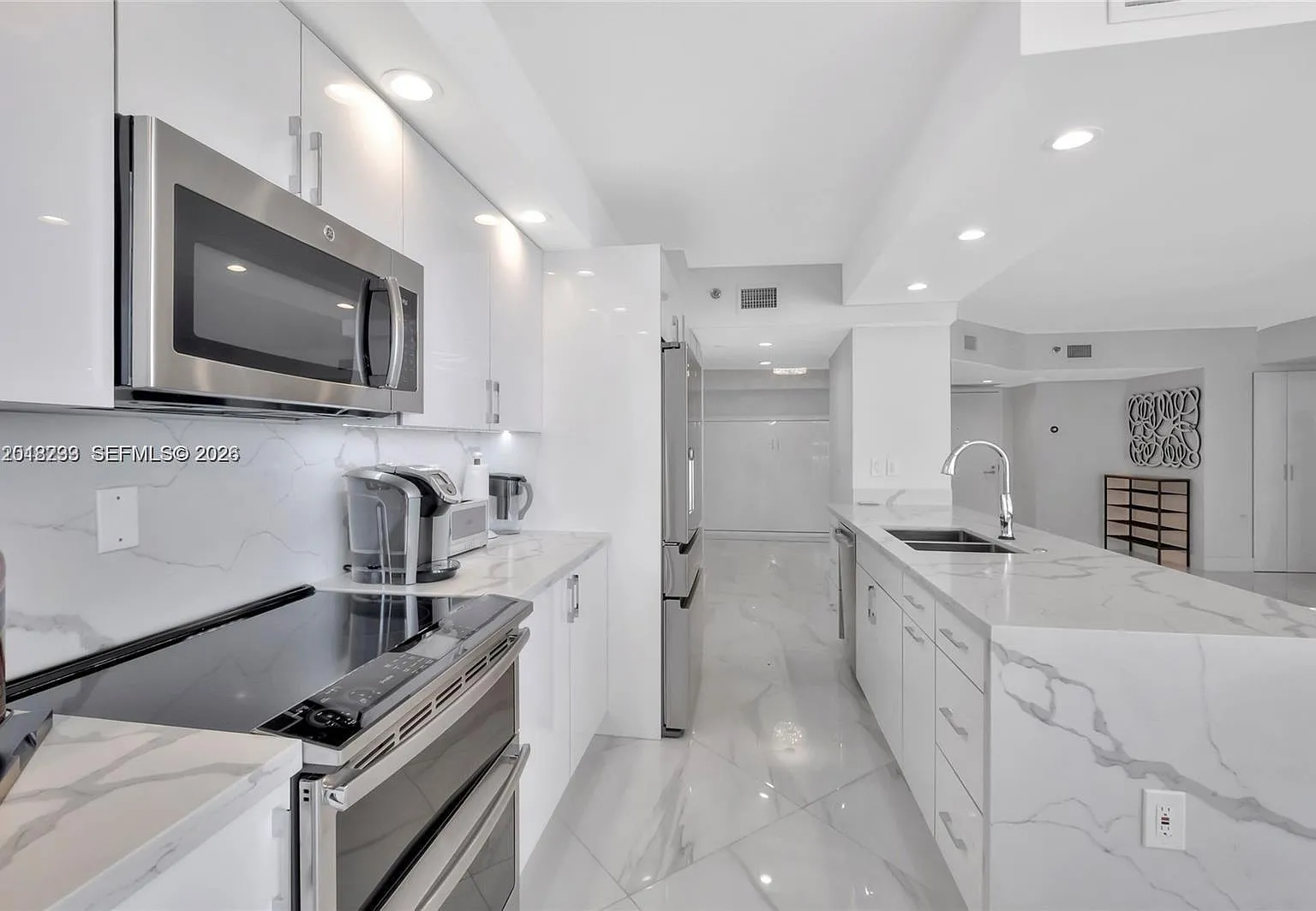 Oceania I Condo — Photo 3