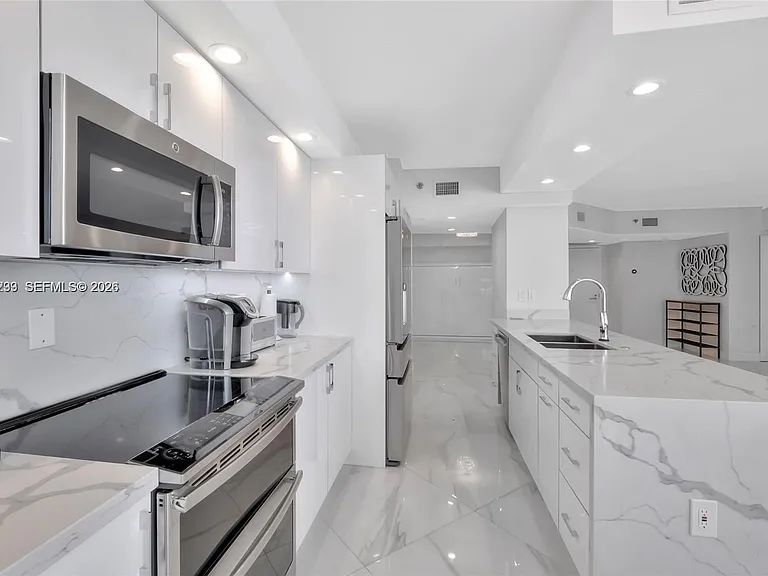 16425 Collins Ave #1612 — Photo 3