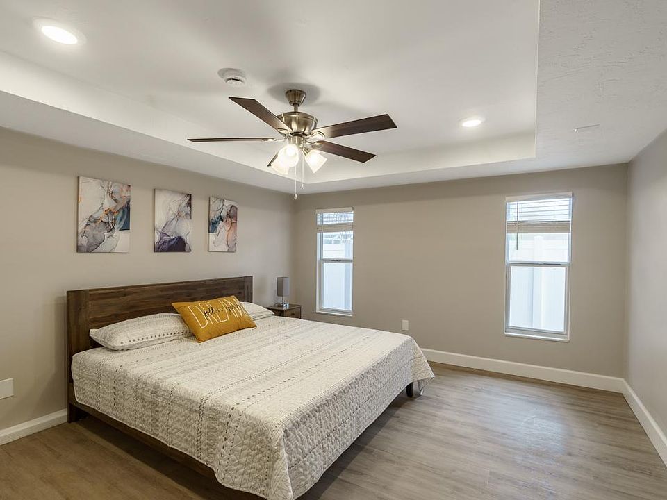 Room 2 - King Bed - Ceiling Fan