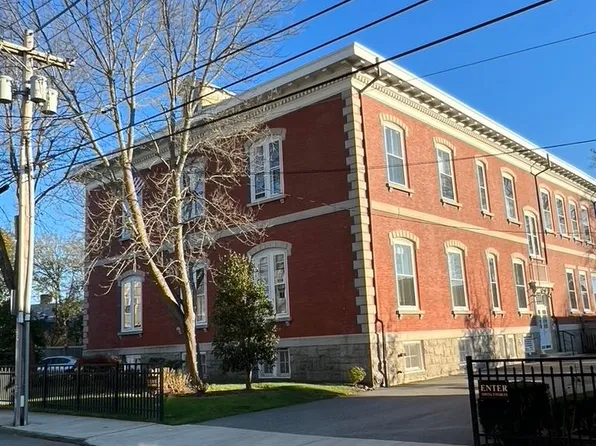 12 Elm St APT 2, Newport, RI 02840