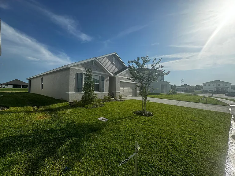 2208 Grand Flora Trl — Photo 2