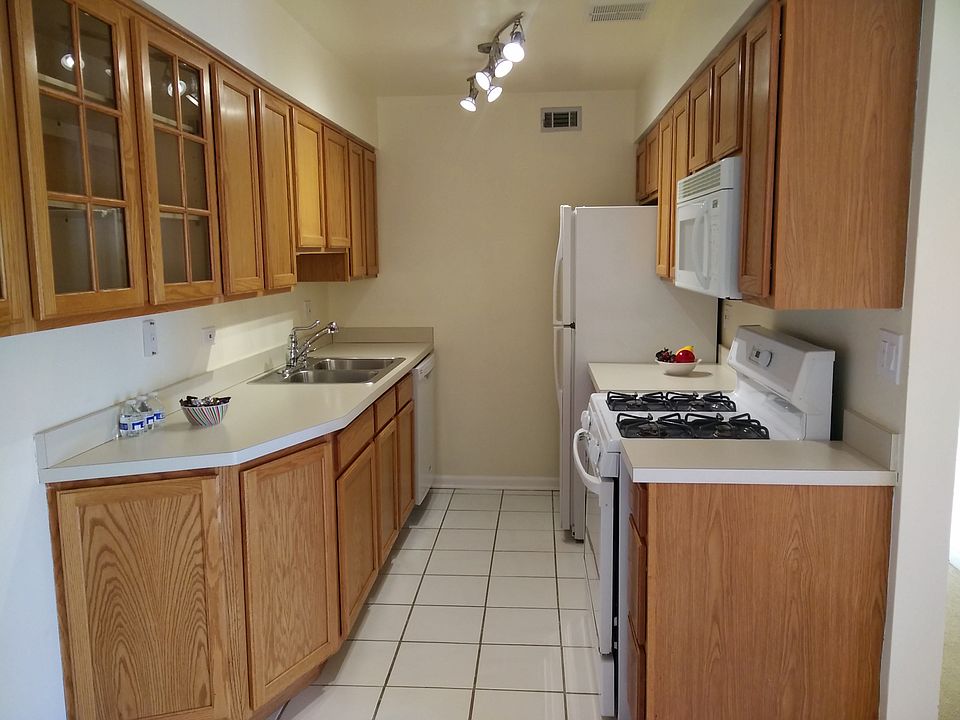 1st image of 1517 N Windsor Dr #205