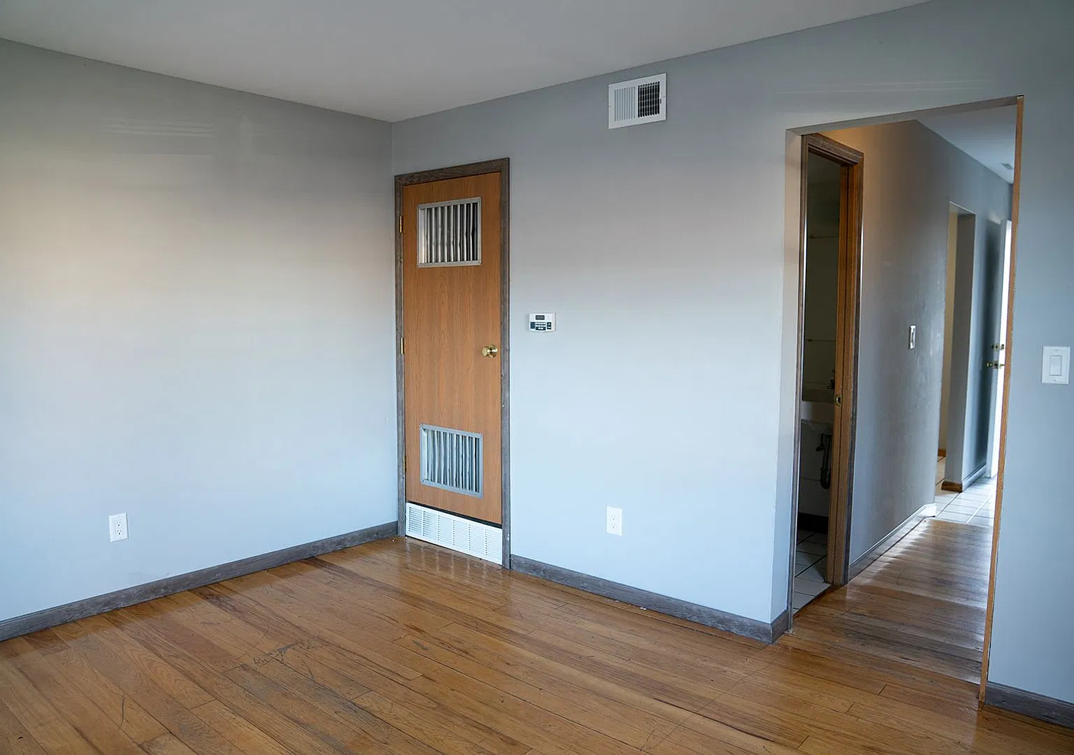 152 Chittenden 2 bedroom 1 1/2 bath townhouses — Photo 3