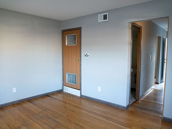 3rd image of 152 Chittenden Ave
