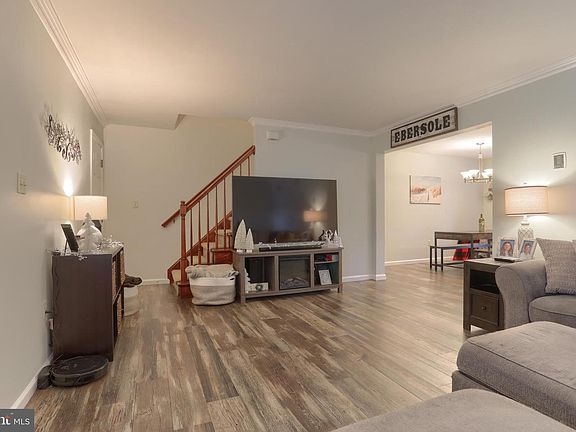 4th image of 24 Grasshopper Ct