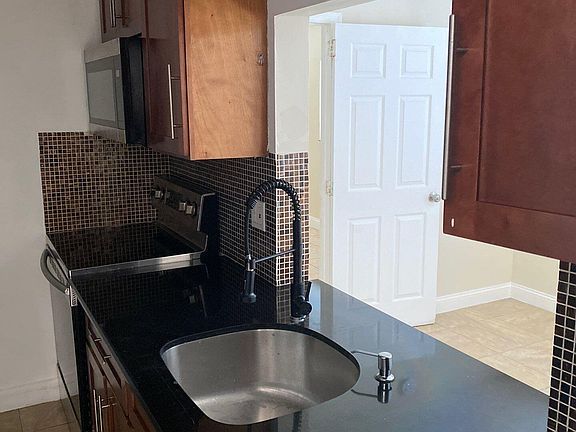 3rd image of 1444 Windsor Ct APT 1