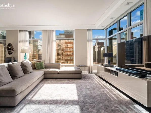 250 East 54th Street image 2 of 21