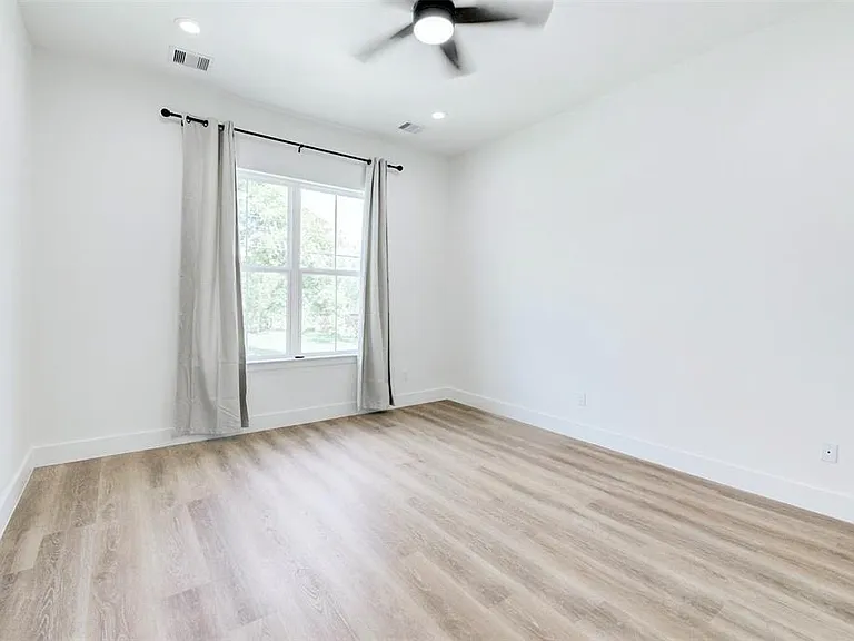 5310 Denmark St — Photo 10