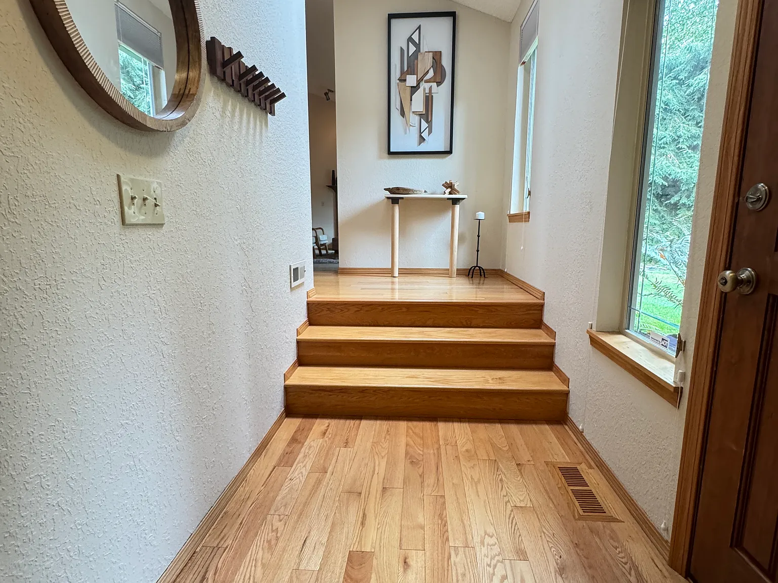 4 bed, 2.5 bath, 2250 sqft, $4,200 — Photo 2