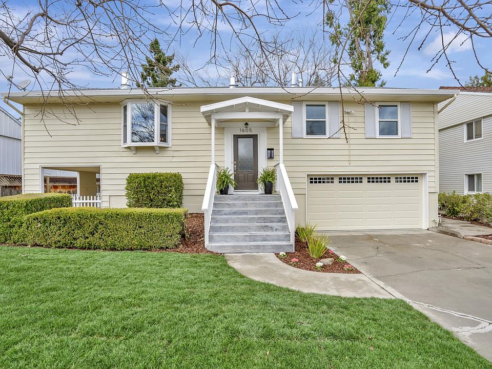 1st image of 1605 Hallbrook Dr