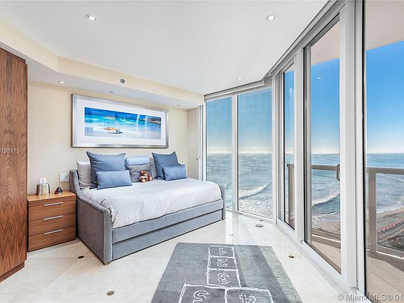 4th image of 19333 Collins Ave APT 1802
