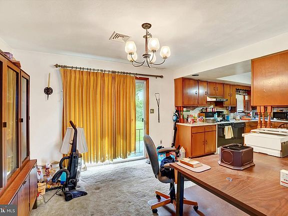 5th image of 2484 Friesian Rd