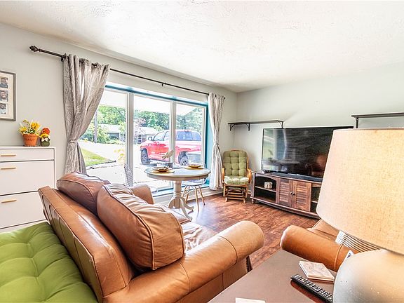 4th image of 819 Garden City Dr