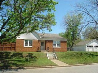 2017 N Market Ave, Shawnee, OK 74804