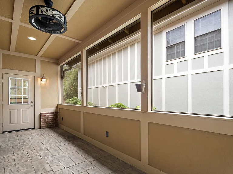 8 Trafalgar Cir — Photo 9