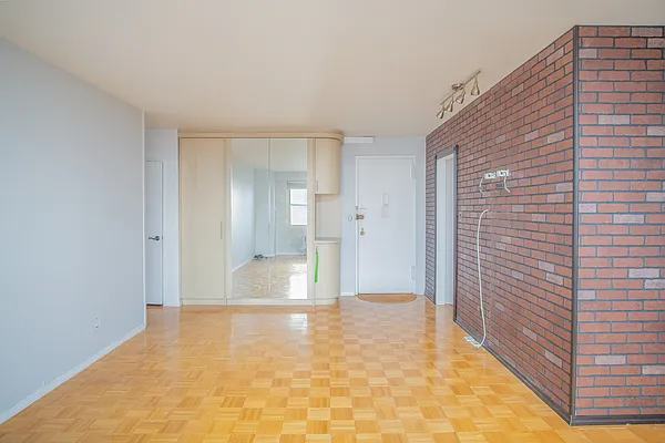 Sold by Azbel Real Estate, Inc. | media 6