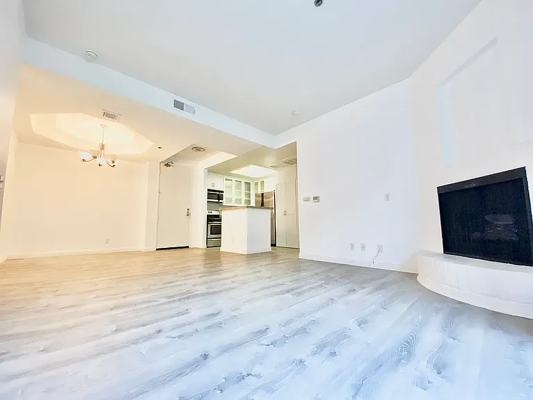 649.5 S Ridgeley Dr #102 — Photo 3