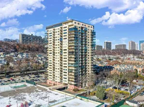 1203 River Rd APT 9H, Edgewater, NJ 07020