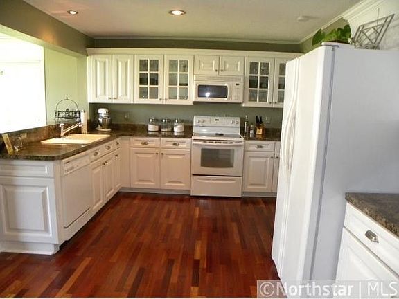 3rd image of 8755 Knollwood Dr