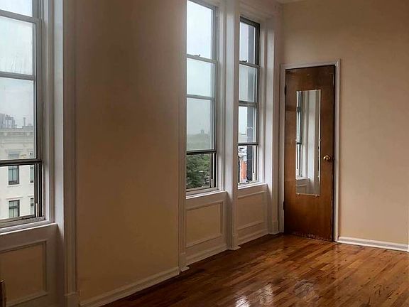 2nd image of 72 6th Ave #4