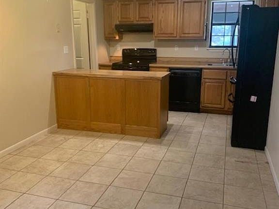 5th image of 96 Wood Lodge Dr